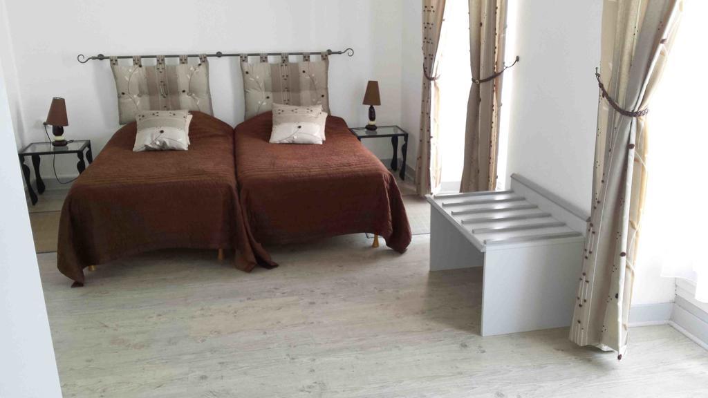Grand Hotel De L'Etoile Courtenay (Loiret) Quarto foto