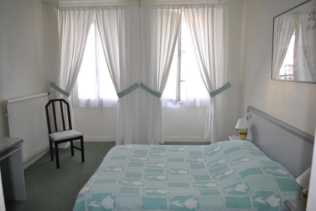 Grand Hotel De L'Etoile Courtenay (Loiret) Quarto foto