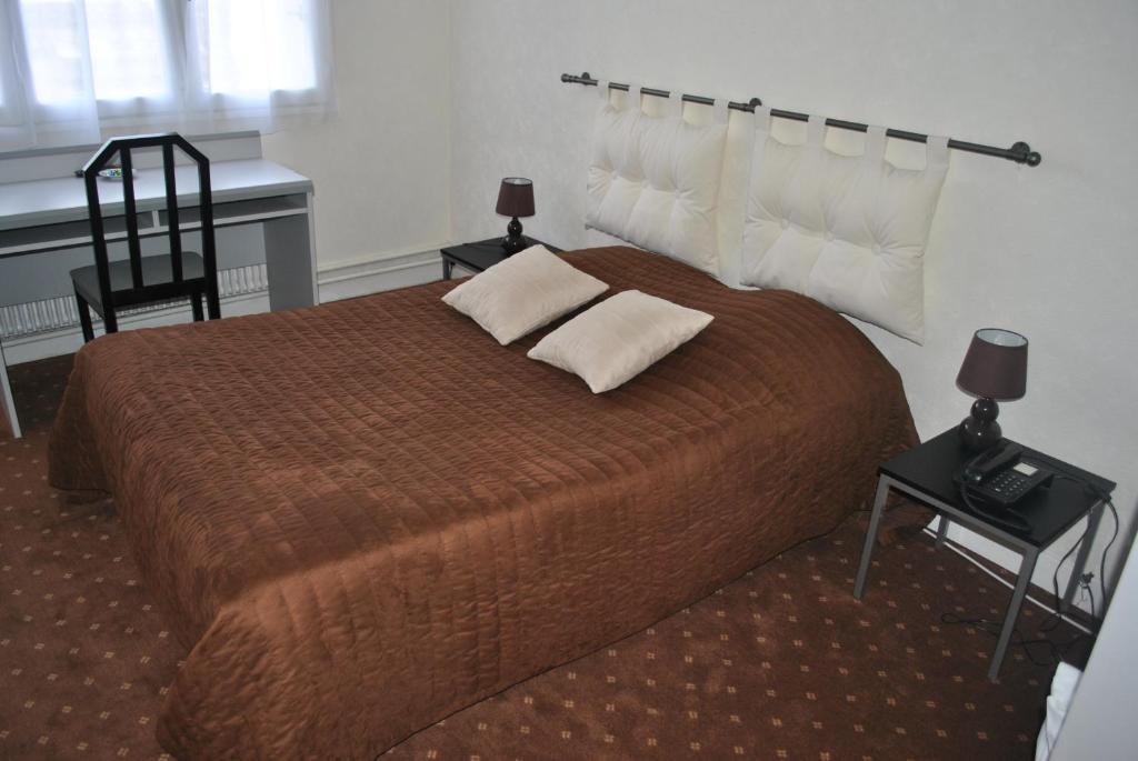Grand Hotel De L'Etoile Courtenay (Loiret) Quarto foto