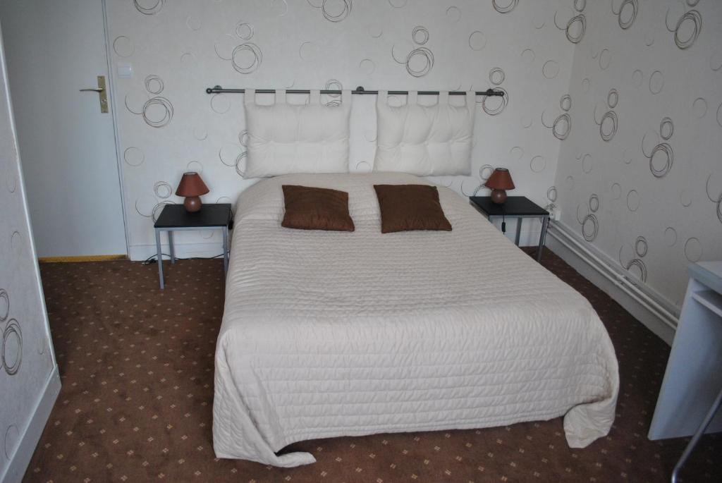 Grand Hotel De L'Etoile Courtenay (Loiret) Quarto foto